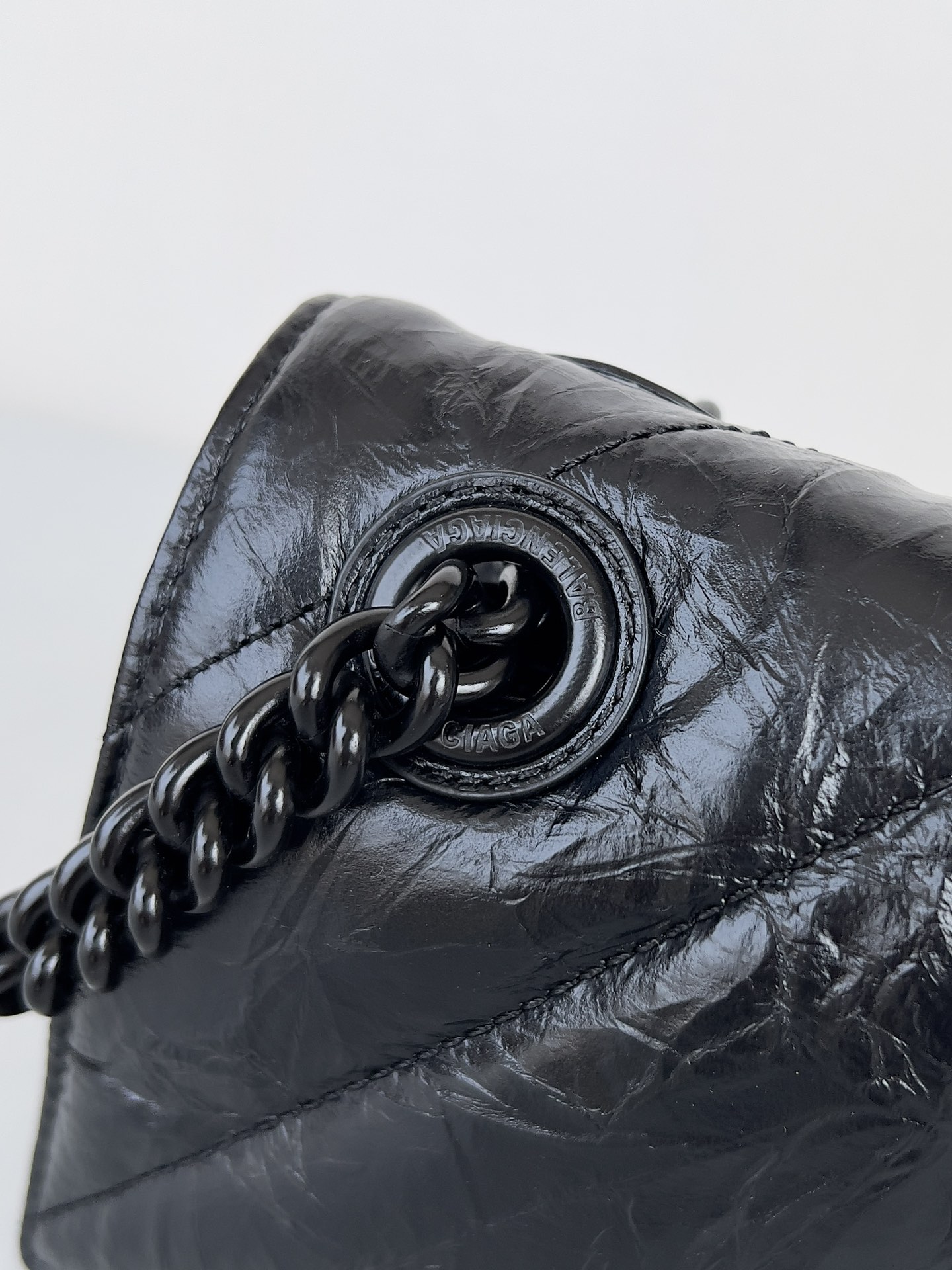 Balenciagα Crush Chain Bag Length 31.0 x height 19.8 x width 6.9 cm 7 Balenciagα Crush Chain Bag Length 31.0 x height 19.8 x width 6.9 cm - Image 7