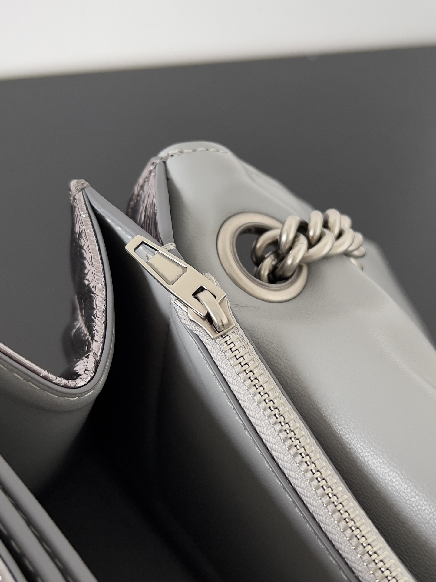 Balenciagα Crush Chain Bag 32*13*20.5 4 Balenciagα Crush Chain Bag 32*13*20.5 - Image 4