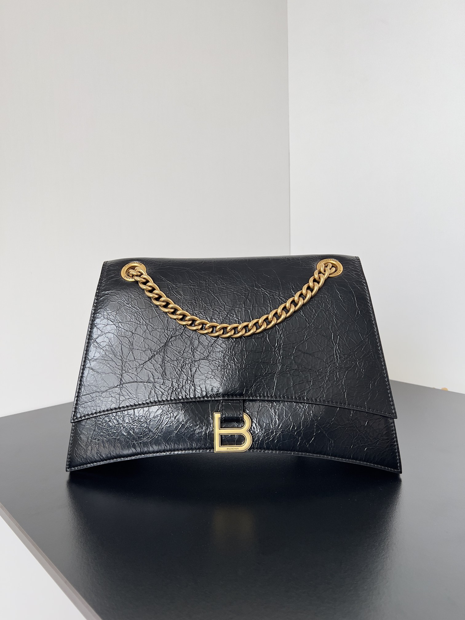 Balenciagα Crush Chain BagLength 31.0 x height 19.8 x width 6.9 cm