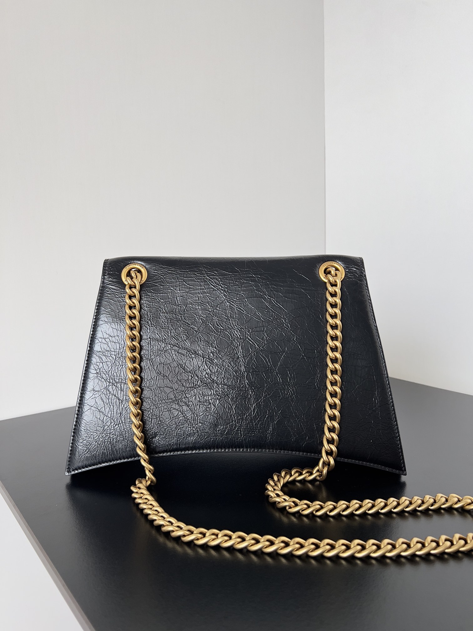 Balenciagα Crush Chain BagLength 31.0 x height 19.8 x width 6.9 cm 9 Balenciagα Crush Chain BagLength 31.0 x height 19.8 x width 6.9 cm - Image 9