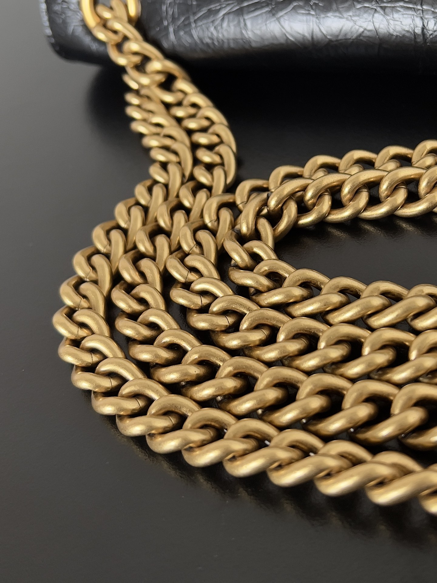 Balenciagα Crush Chain BagLength 31.0 x height 19.8 x width 6.9 cm 7 Balenciagα Crush Chain BagLength 31.0 x height 19.8 x width 6.9 cm - Image 7