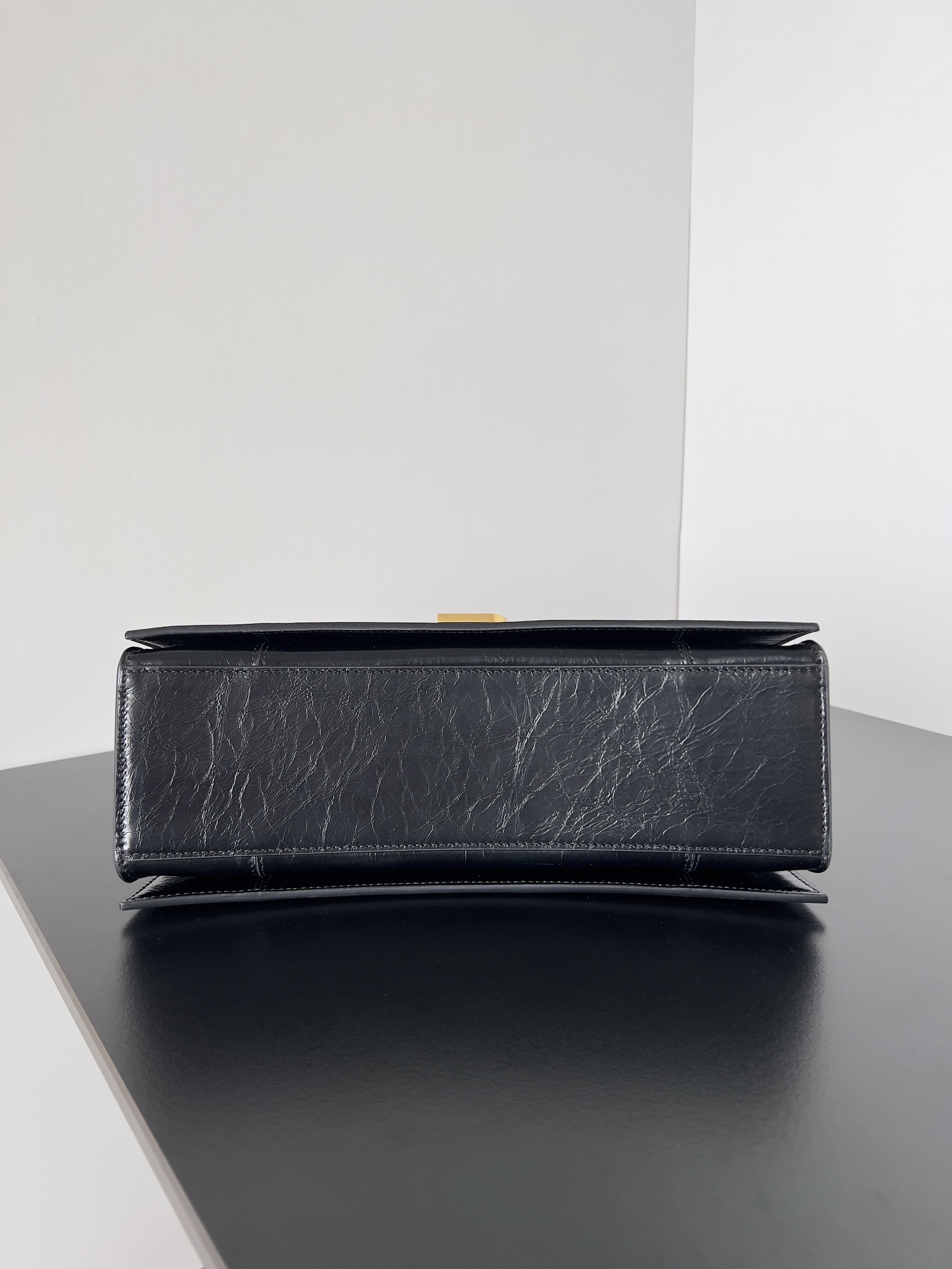 Balenciagα Crush Chain BagLength 31.0 x height 19.8 x width 6.9 cm 5 Balenciagα Crush Chain BagLength 31.0 x height 19.8 x width 6.9 cm - Image 5