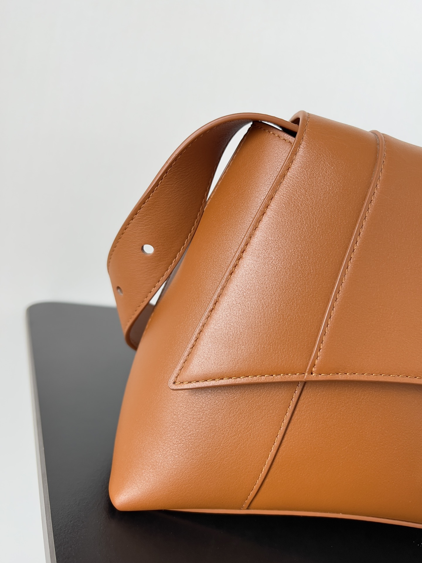 Balenciagα Downtown 21 3 Balenciagα Downtown 21 - Image 3