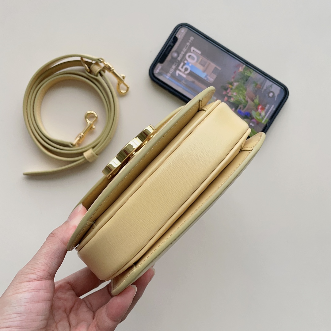 Celine BESACE CLEA in shiny calfskin 2 Celine BESACE CLEA in shiny calfskin - Image 2