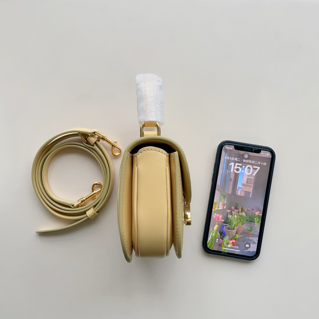 Celine BESACE CLEA in shiny calfskin 8 Celine BESACE CLEA in shiny calfskin - Image 8