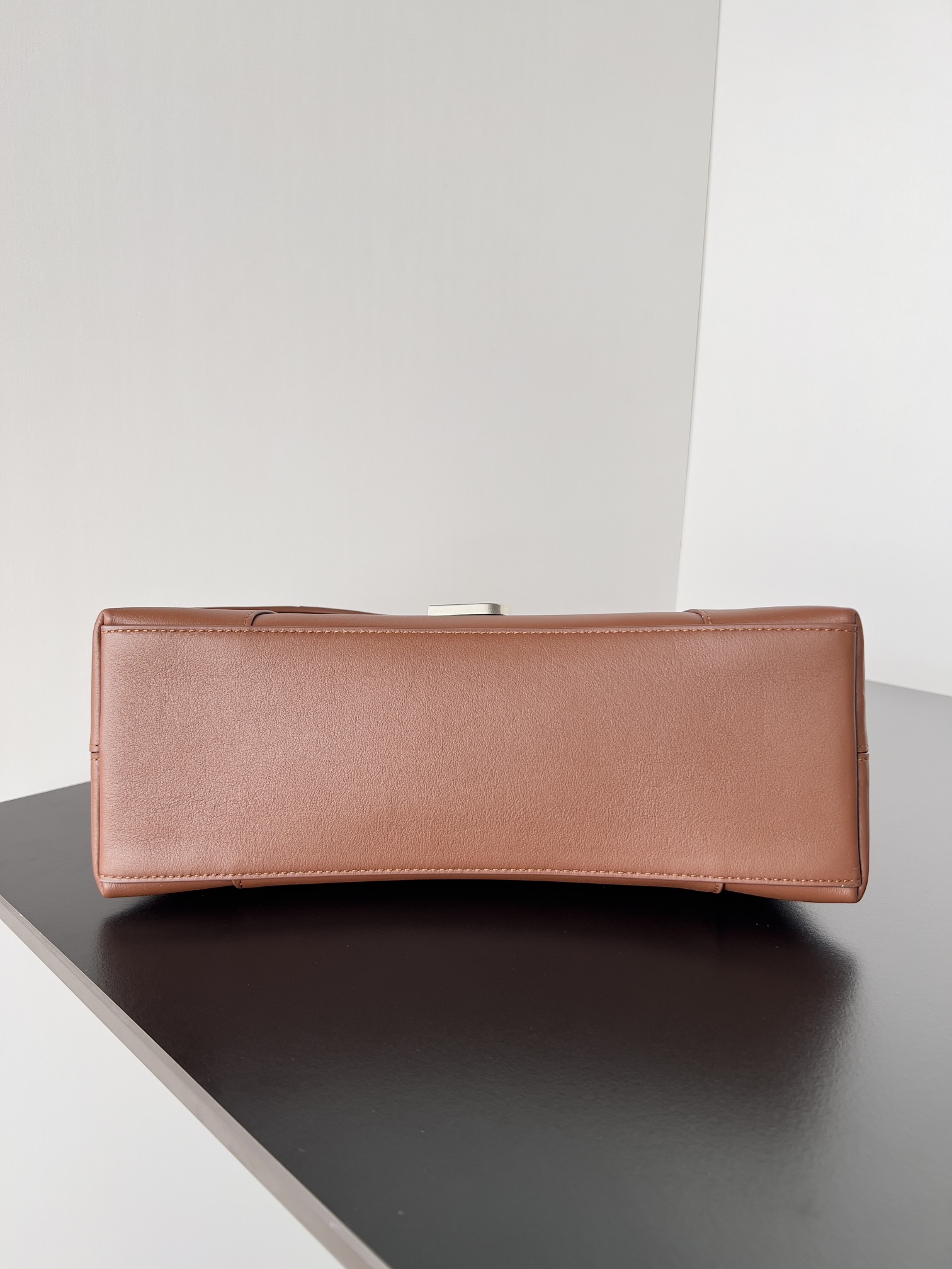 Balenciagα Downtown 21 3 Balenciagα Downtown 21 - Image 3