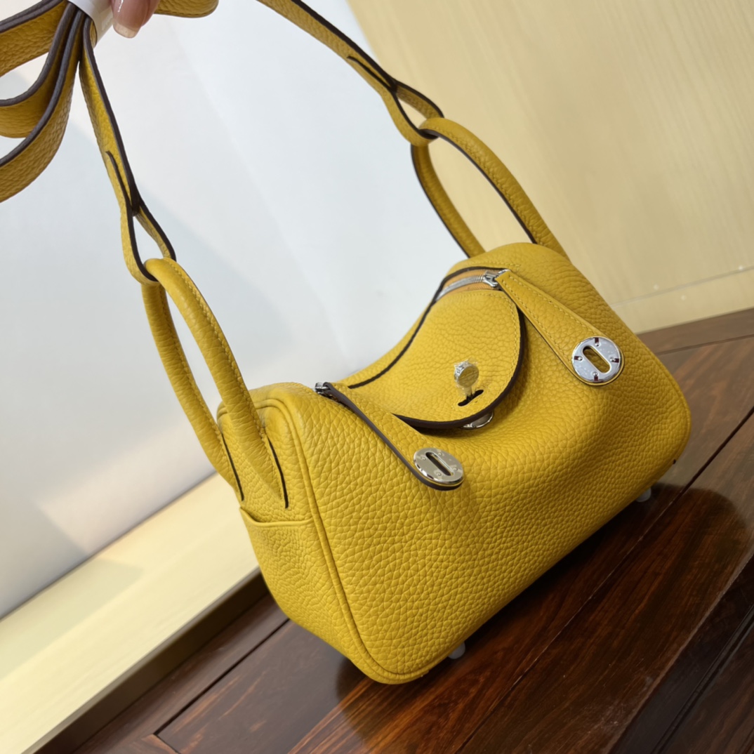 Hermès MiniLindy leather handbag TC 8 Hermès MiniLindy leather handbag TC - Image 8