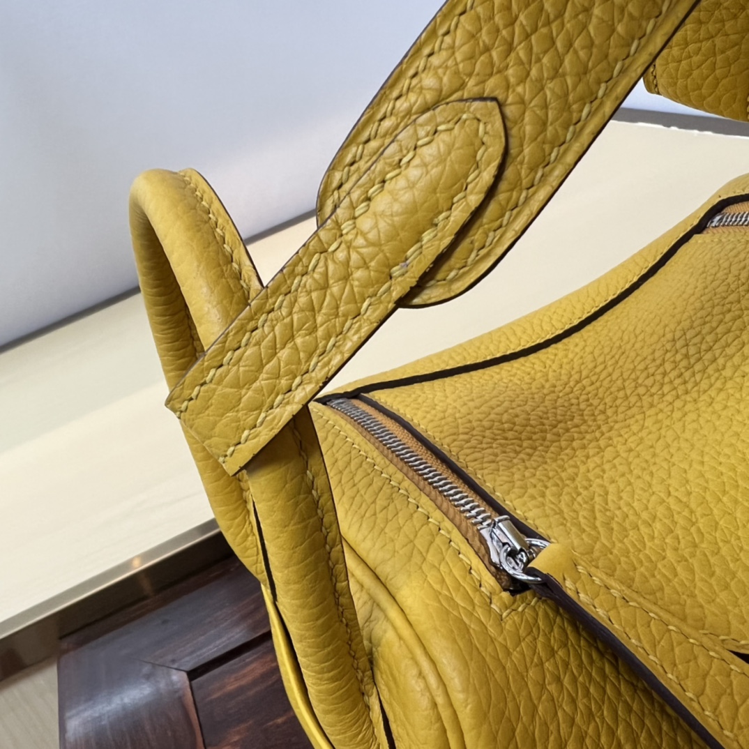 Hermès MiniLindy leather handbag TC 5 Hermès MiniLindy leather handbag TC - Image 5