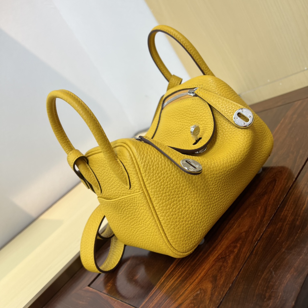 Hermès MiniLindy leather handbag TC 9 Hermès MiniLindy leather handbag TC - Image 9