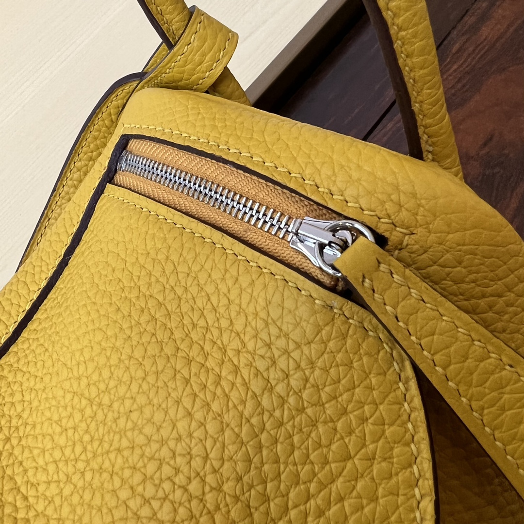 Hermès MiniLindy leather handbag TC 3 Hermès MiniLindy leather handbag TC - Image 3