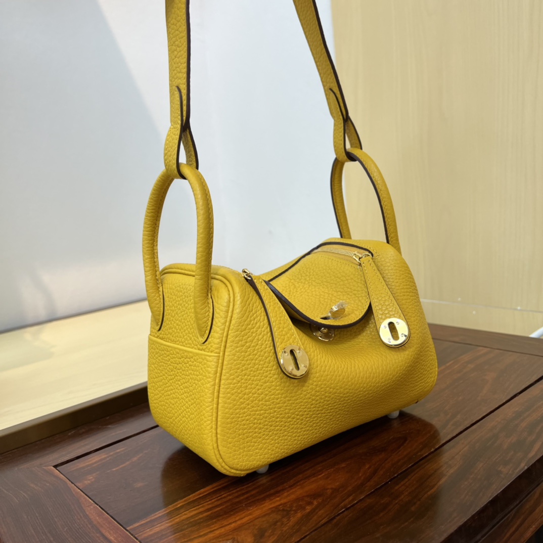 Hermès MiniLindy leather handbag TC 8 Hermès MiniLindy leather handbag TC - Image 8