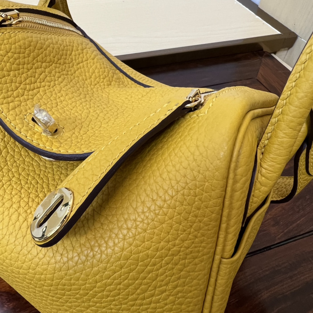 Hermès MiniLindy leather handbag TC 4 Hermès MiniLindy leather handbag TC - Image 4