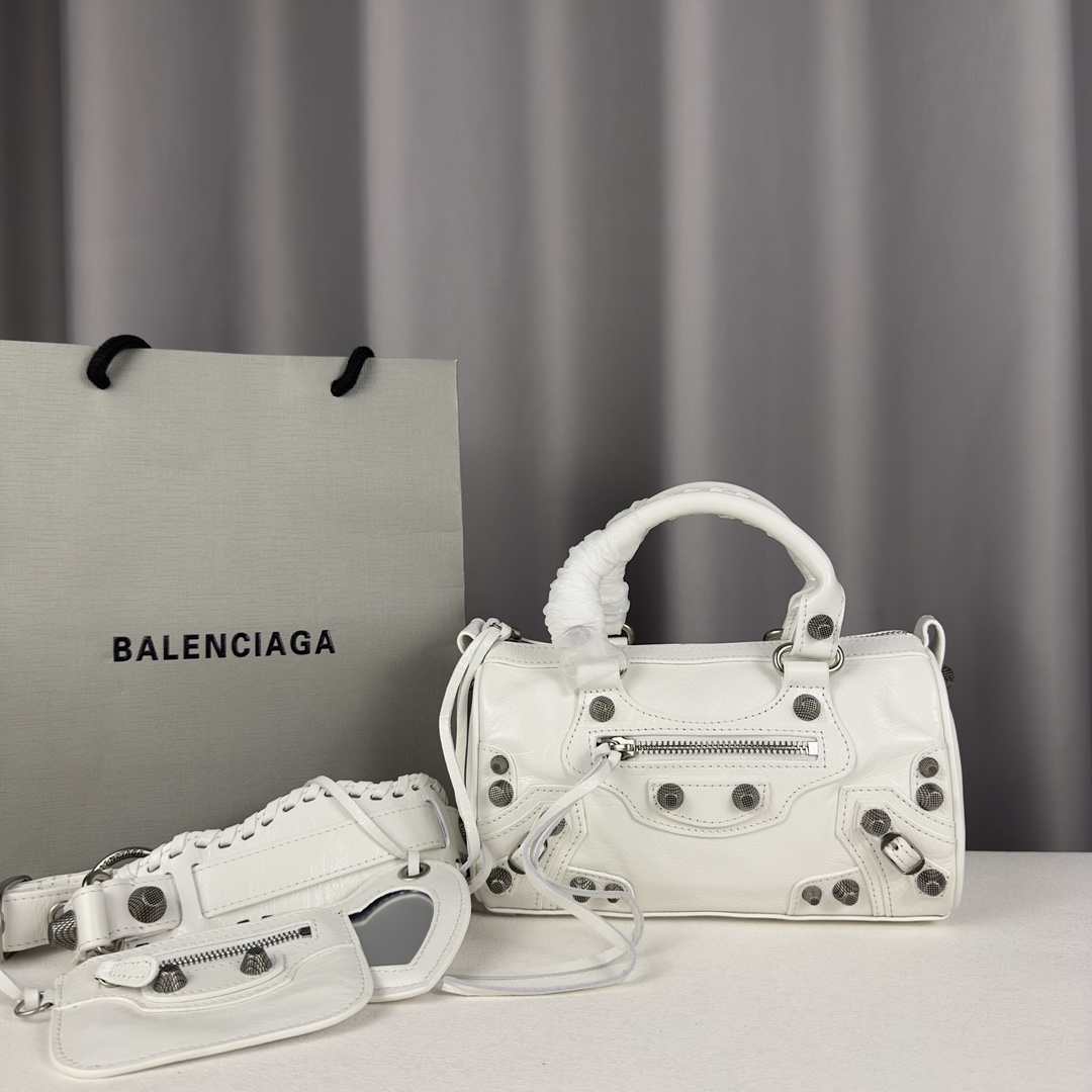 Balenciaga neo classic city Length 19.8 x height 14.0 x width 11.9 cm