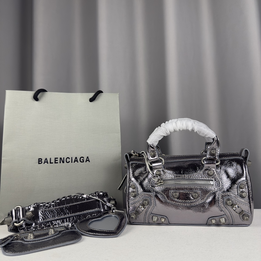 Balenciaga neo classic city Length 19.8 x height 14.0 x width 11.9 cm
