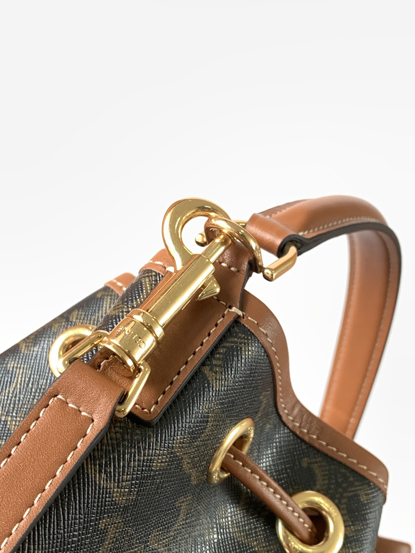 Celine CLARA BAG in TRIOMPHE CANVAS & CALFSKIN 5 Celine CLARA BAG in TRIOMPHE CANVAS & CALFSKIN - Image 5