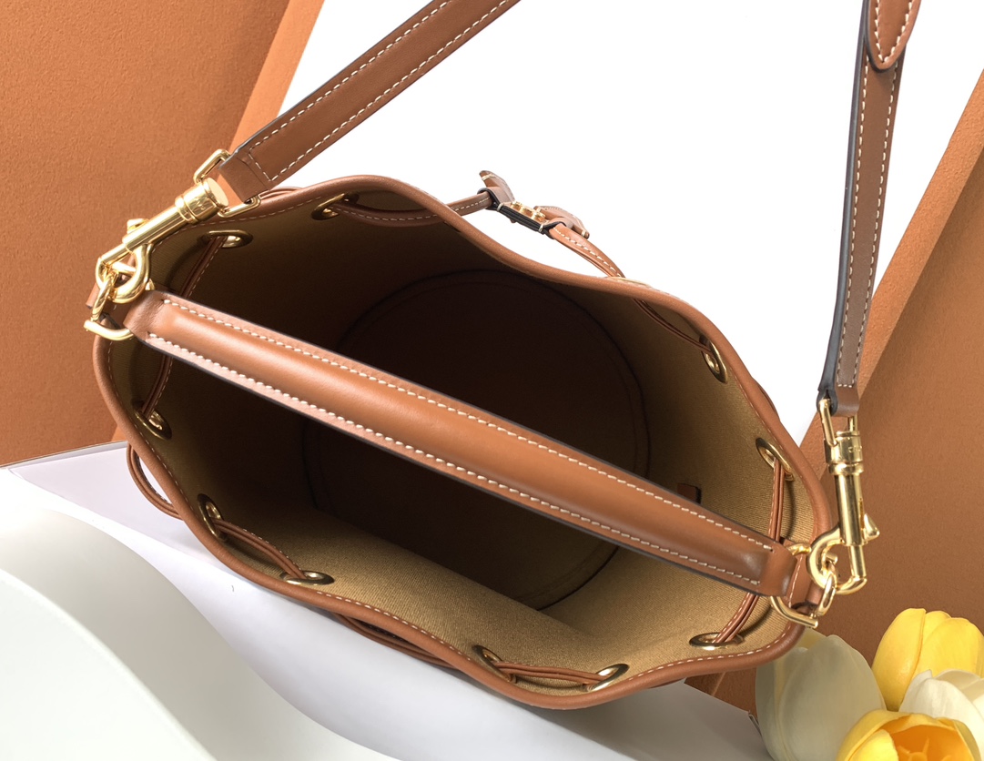 Celine CLARA BAG in TRIOMPHE CANVAS & CALFSKIN 3 Celine CLARA BAG in TRIOMPHE CANVAS & CALFSKIN - Image 3