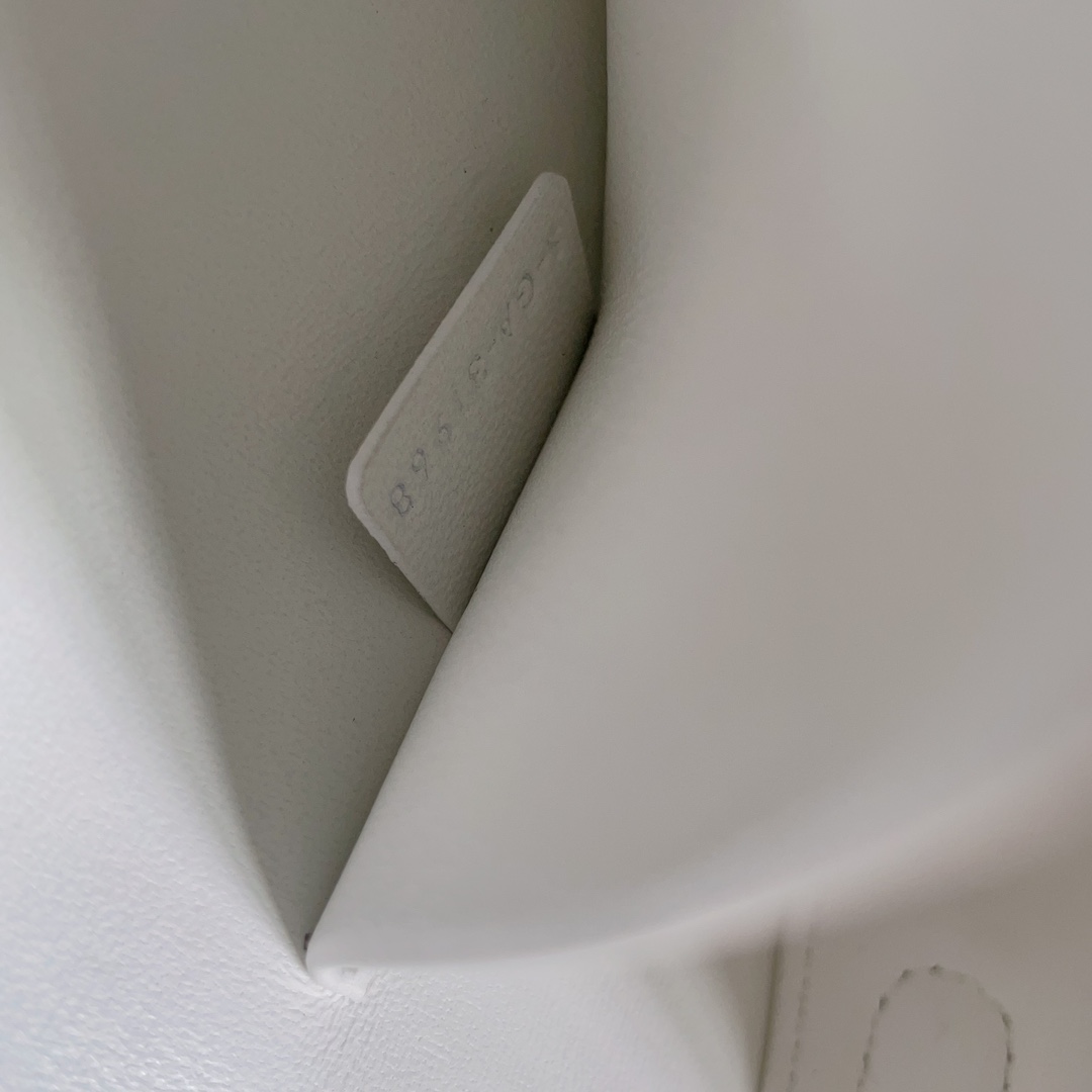 Celine LOLA BAG in shiny calfskin 28x12×5 3 Celine LOLA BAG in shiny calfskin 28x12×5 - Image 3