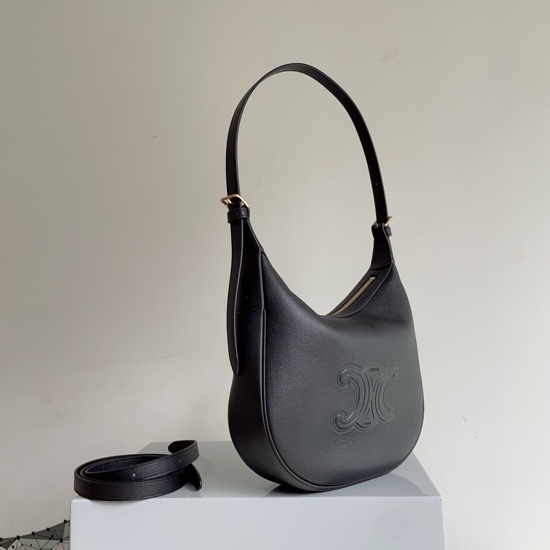 Celine MEDIUM HELOÏSE BAG CUIR TRIOMPHE in TRIOMPHE CANVAS & CALFSKIN 8 Celine MEDIUM HELOÏSE BAG CUIR TRIOMPHE in TRIOMPHE CANVAS & CALFSKIN - Image 8