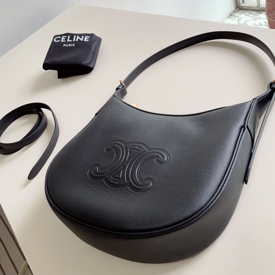 Celine MEDIUM HELOÏSE BAG CUIR TRIOMPHE in TRIOMPHE CANVAS & CALFSKIN 4 Celine MEDIUM HELOÏSE BAG CUIR TRIOMPHE in TRIOMPHE CANVAS & CALFSKIN - Image 4