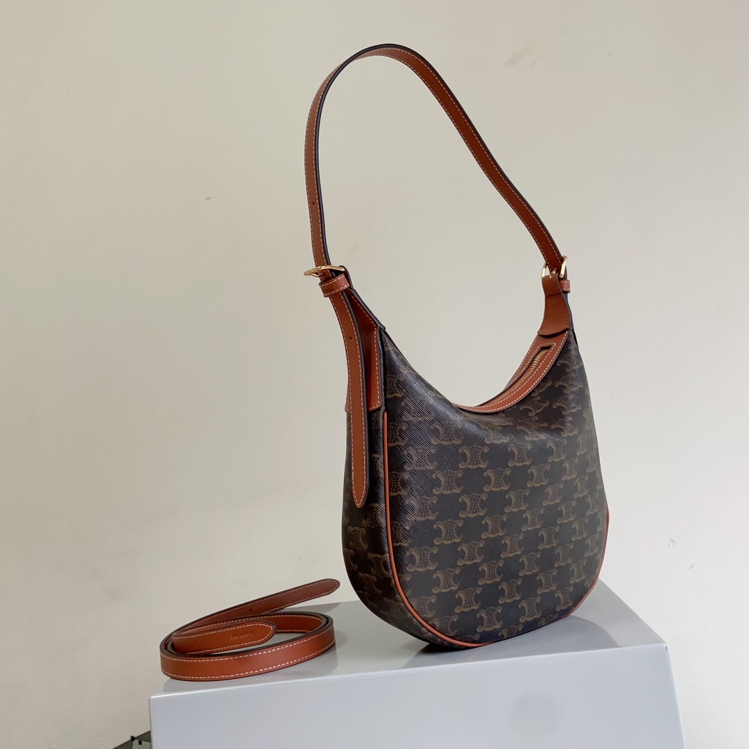 Celine MEDIUM HELOÏSE BAG CUIR TRIOMPHE in TRIOMPHE CANVAS & CALFSKIN 8 Celine MEDIUM HELOÏSE BAG CUIR TRIOMPHE in TRIOMPHE CANVAS & CALFSKIN - Image 8