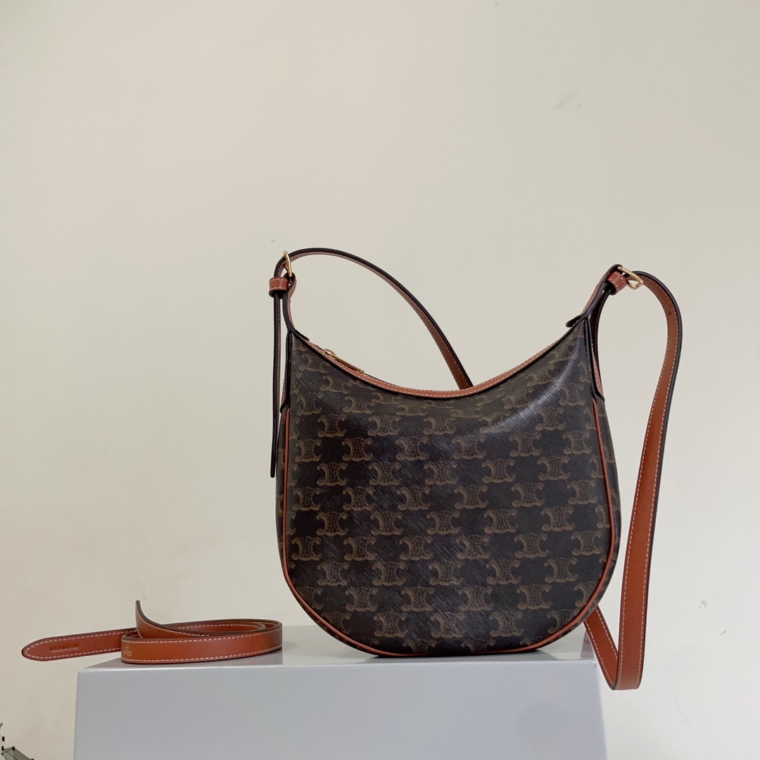 Celine MEDIUM HELOÏSE BAG CUIR TRIOMPHE in TRIOMPHE CANVAS & CALFSKIN 9 Celine MEDIUM HELOÏSE BAG CUIR TRIOMPHE in TRIOMPHE CANVAS & CALFSKIN - Image 9