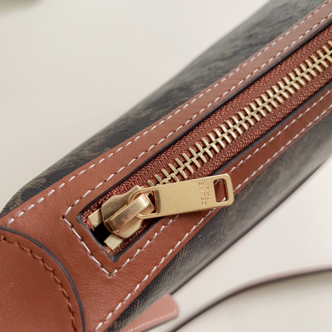 Celine MEDIUM HELOÏSE BAG CUIR TRIOMPHE in TRIOMPHE CANVAS & CALFSKIN 6 Celine MEDIUM HELOÏSE BAG CUIR TRIOMPHE in TRIOMPHE CANVAS & CALFSKIN - Image 6