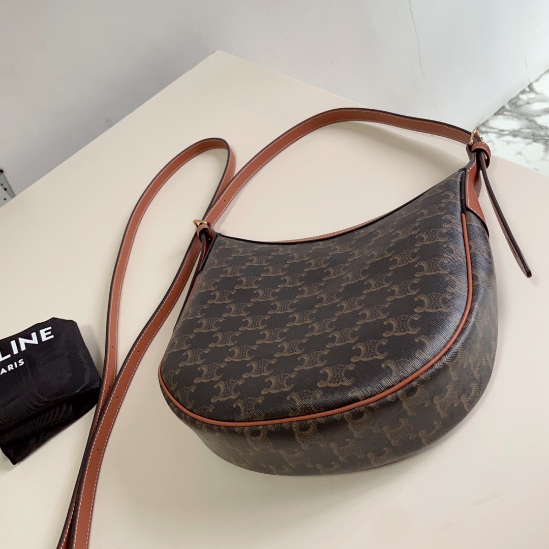 Celine MEDIUM HELOÏSE BAG CUIR TRIOMPHE in TRIOMPHE CANVAS & CALFSKIN 3 Celine MEDIUM HELOÏSE BAG CUIR TRIOMPHE in TRIOMPHE CANVAS & CALFSKIN - Image 3