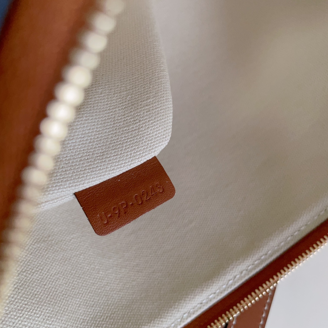 Celine SMALL POUCH WITH STRAP in TEXTILE WITH TRIOMPHE PRINT AND CALFSKIN 3 Celine SMALL POUCH WITH STRAP in TEXTILE WITH TRIOMPHE PRINT AND CALFSKIN - Image 3