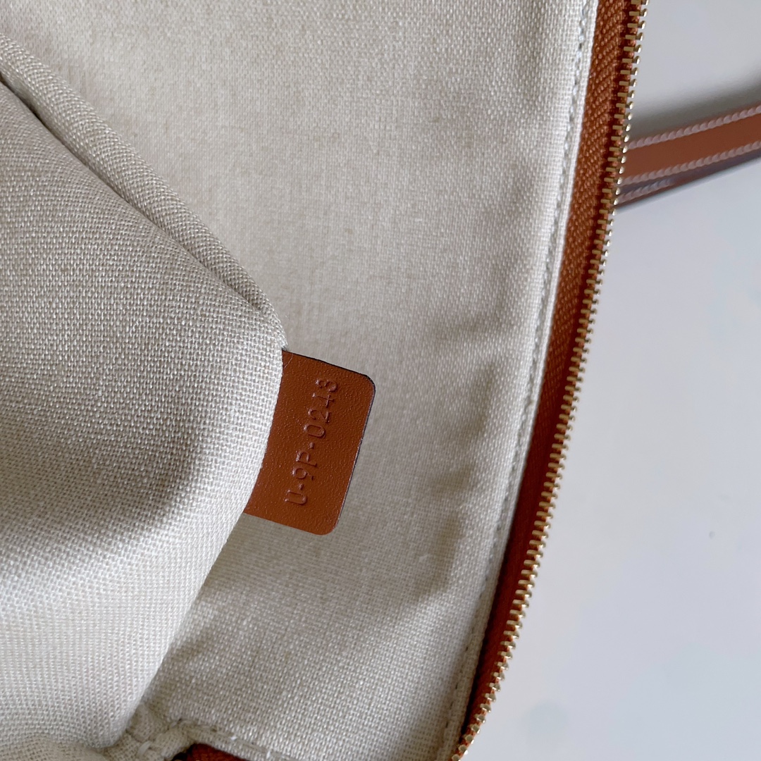 Celine SMALL POUCH WITH STRAP in TEXTILE WITH TRIOMPHE PRINT AND CALFSKIN 4 Celine SMALL POUCH WITH STRAP in TEXTILE WITH TRIOMPHE PRINT AND CALFSKIN - Image 4