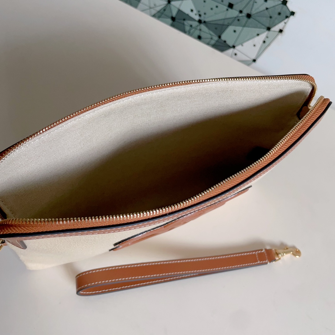 Celine SMALL POUCH WITH STRAP in TEXTILE WITH TRIOMPHE PRINT AND CALFSKIN 5 Celine SMALL POUCH WITH STRAP in TEXTILE WITH TRIOMPHE PRINT AND CALFSKIN - Image 5