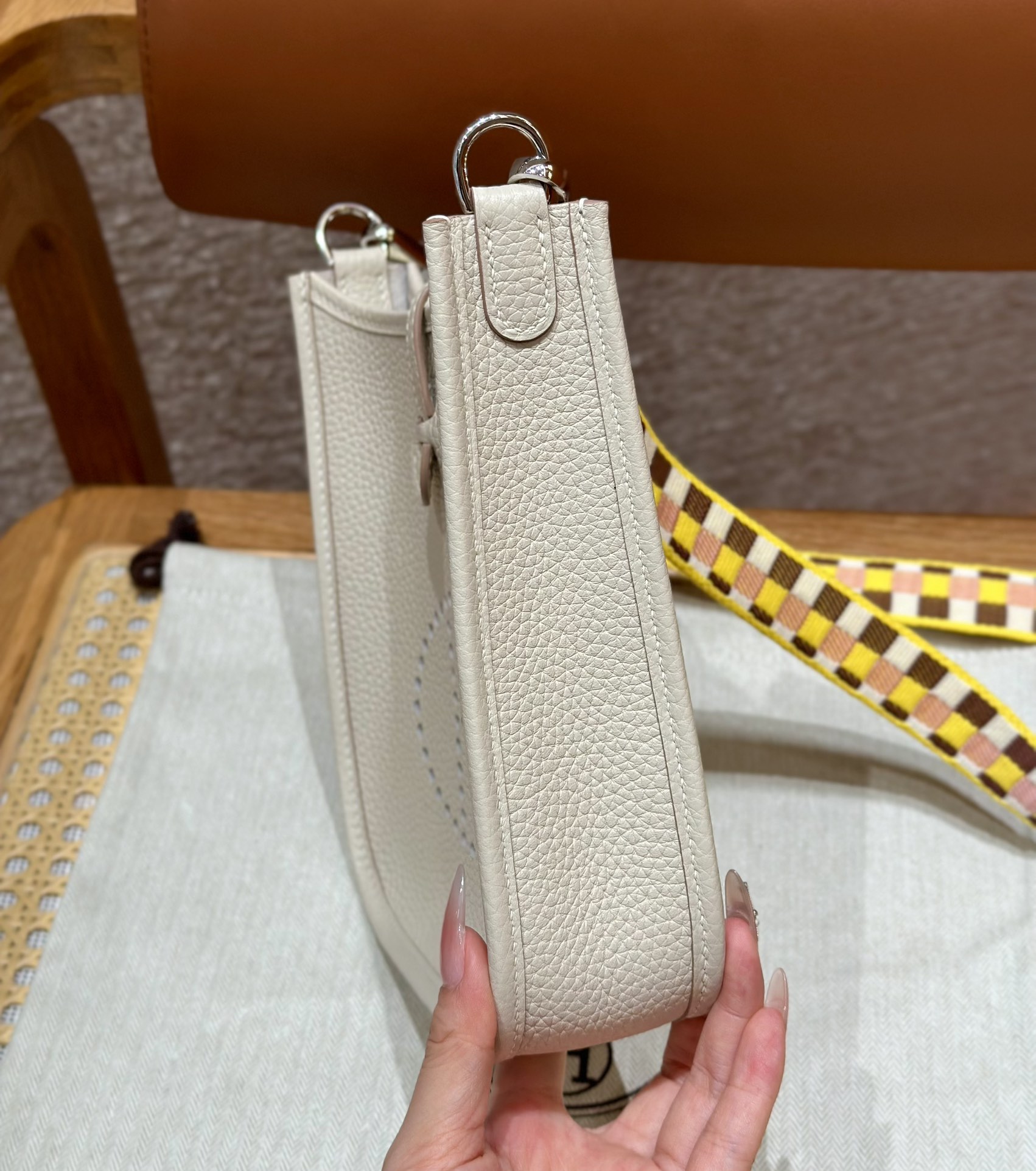 Hermès Evelyne mini leather crossbody Hermès Evelyne mini leather crossbody 6 Hermès Evelyne mini leather crossbody Hermès Evelyne mini leather crossbody - Image 6