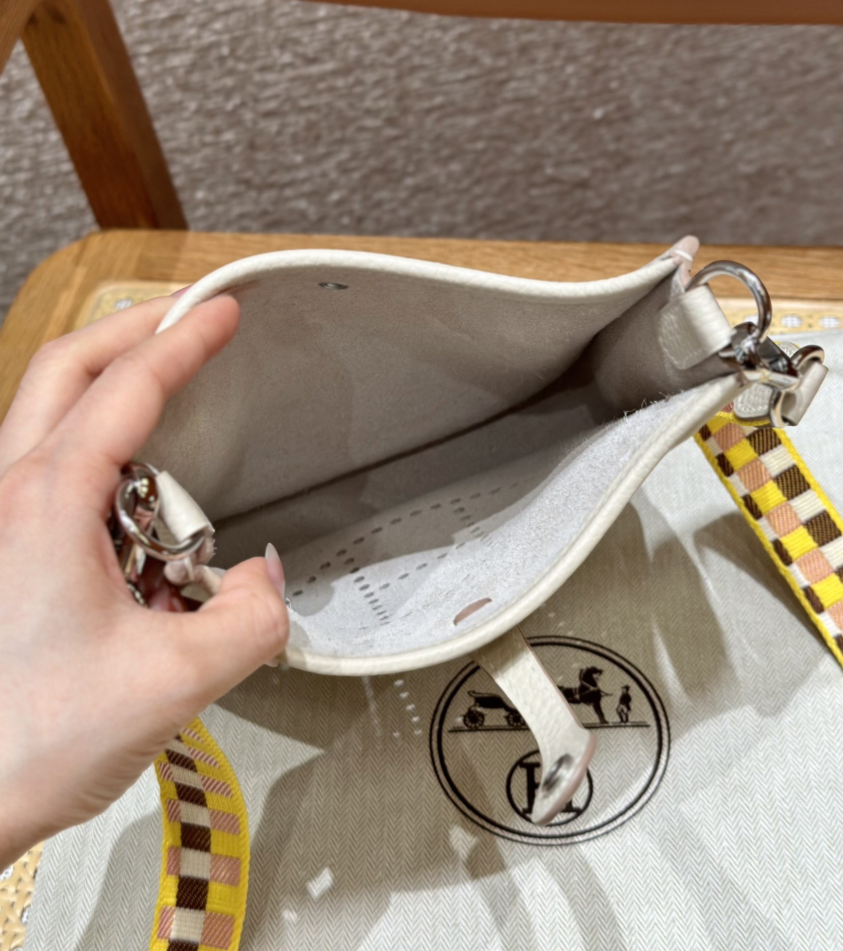 Hermès Evelyne mini leather crossbody Hermès Evelyne mini leather crossbody 3 Hermès Evelyne mini leather crossbody Hermès Evelyne mini leather crossbody - Image 3