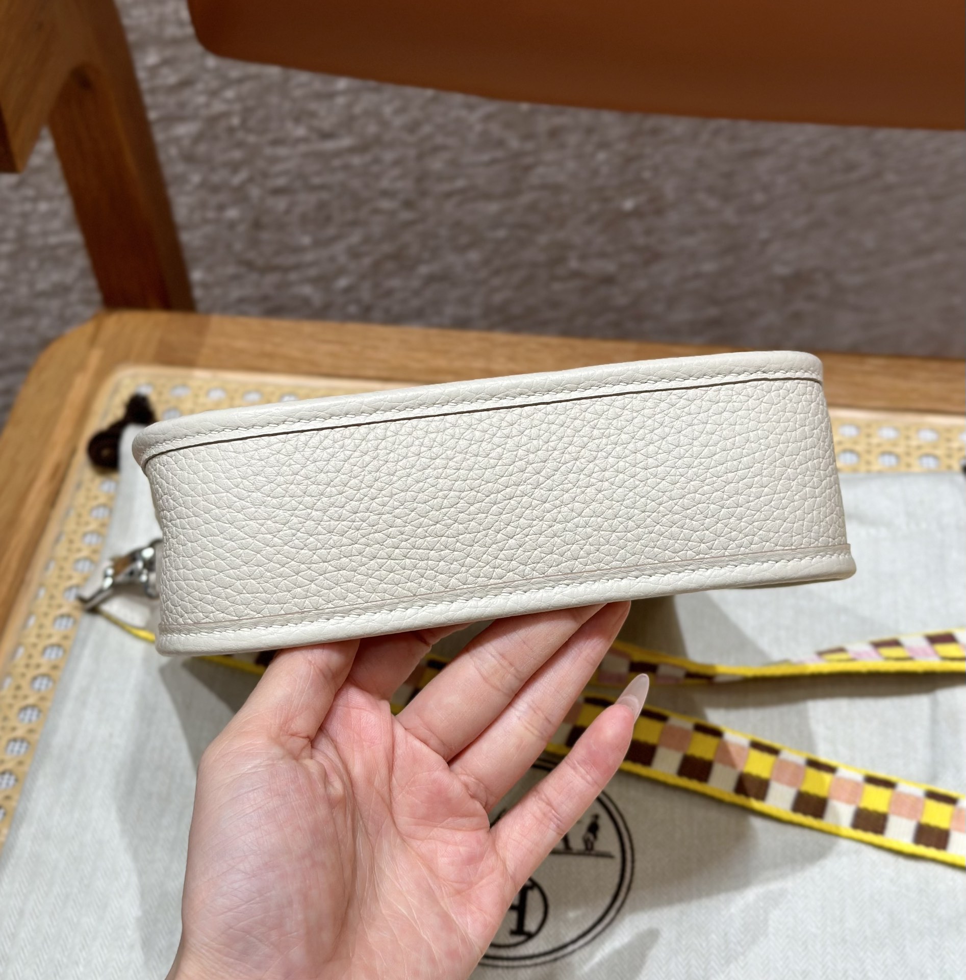 Hermès Evelyne mini leather crossbody Hermès Evelyne mini leather crossbody 4 Hermès Evelyne mini leather crossbody Hermès Evelyne mini leather crossbody - Image 4