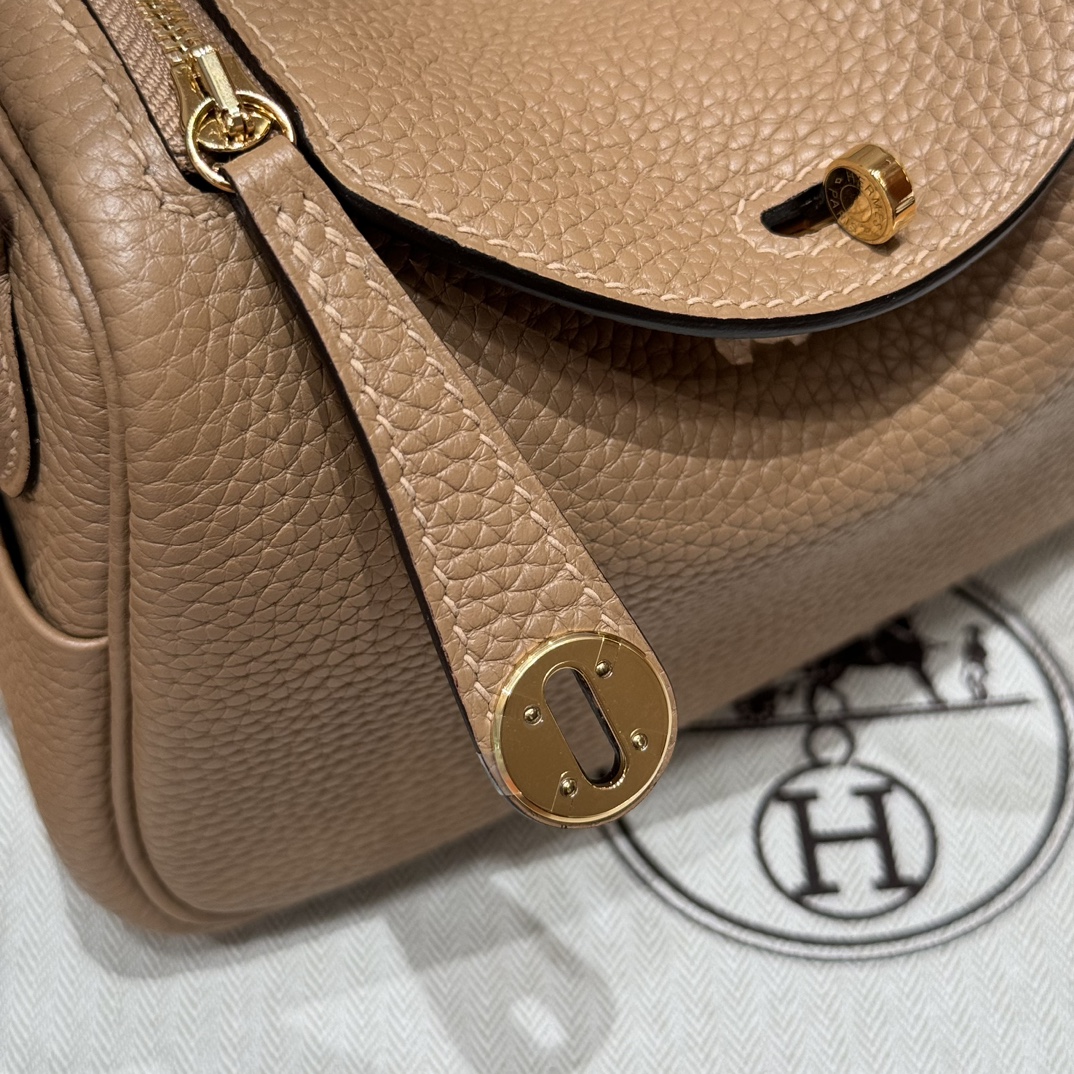 Hermès Hermès Lindy leather handbag 19cm 3 Hermès Hermès Lindy leather handbag 19cm - Image 3