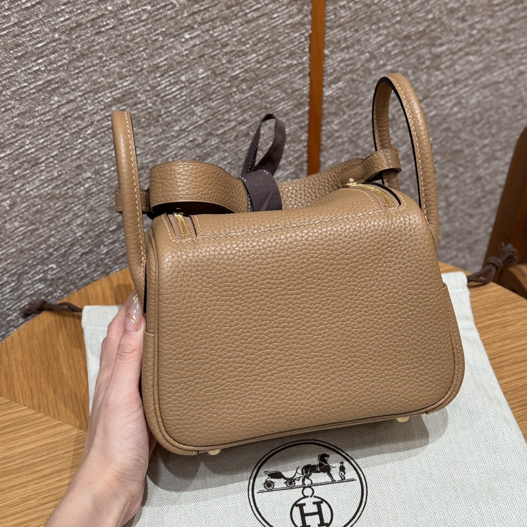 Hermès Hermès Lindy leather handbag 19cm 9 Hermès Hermès Lindy leather handbag 19cm - Image 9