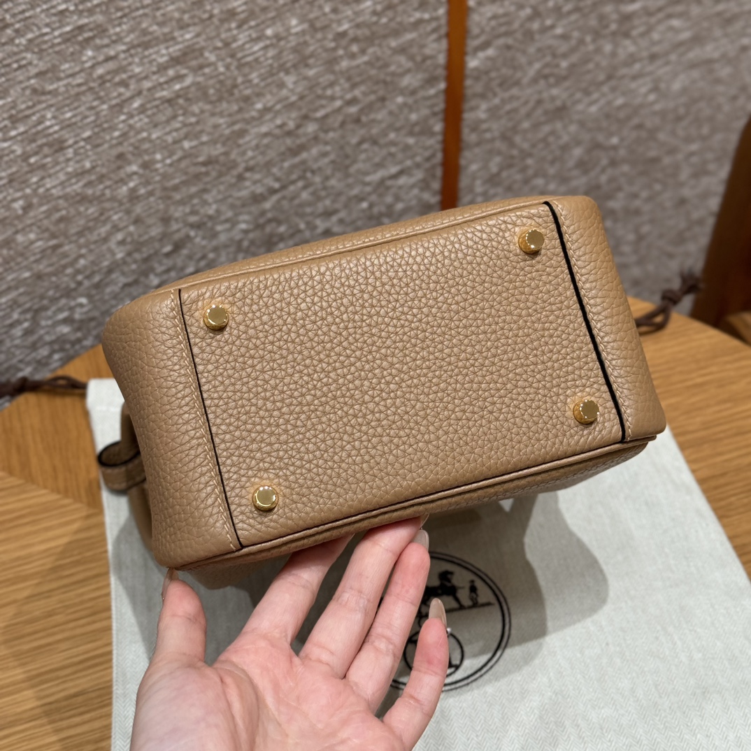 Hermès Hermès Lindy leather handbag 19cm 6 Hermès Hermès Lindy leather handbag 19cm - Image 6