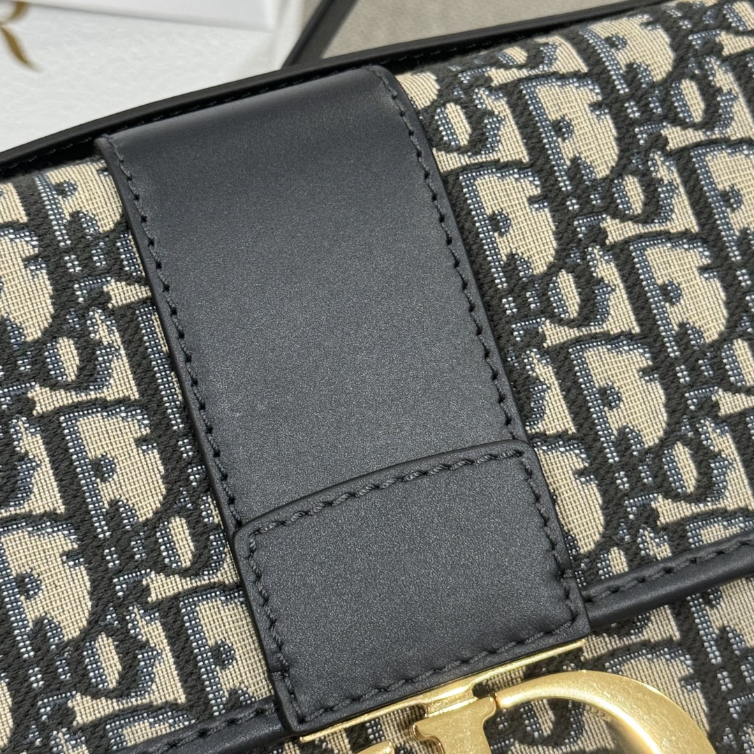 Dior 𝐂𝐃 24*17*8cm 3 Dior 𝐂𝐃 24*17*8cm - Image 3