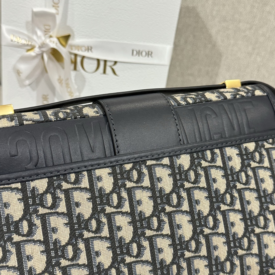 Dior 𝐂𝐃 24*17*8cm 4 Dior 𝐂𝐃 24*17*8cm - Image 4