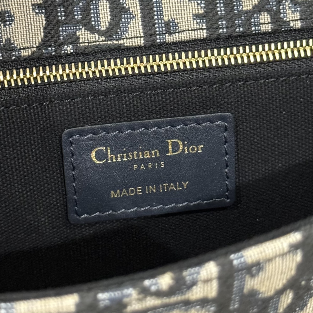 Dior 𝐂𝐃 24*17*8cm 5 Dior 𝐂𝐃 24*17*8cm - Image 5