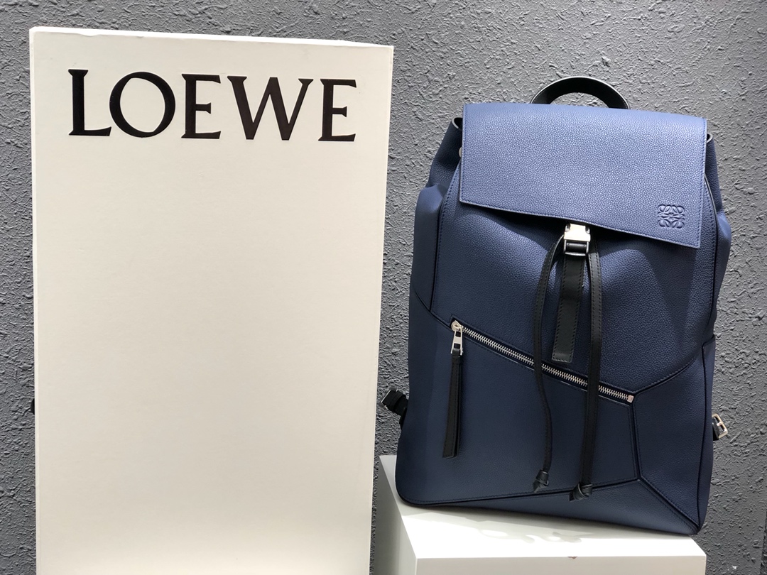 LOEWE Schoolbag Spanish calfskin is soft Size: 33x44.5x19 cm