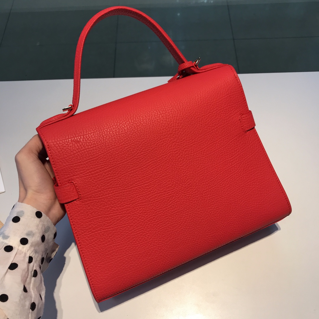 Delvaux empete MM swift calf leather Belgian 🇧🇪 Royal brand With matching shoulder strap, mirror and small pendant. Sheepskin lining Size: 28*10.5*21.5 8 Delvaux empete MM swift calf leather Belgian 🇧🇪 Royal brand With matching shoulder strap, mirror and small pendant. Sheepskin lining Size: 28*10.5*21.5 - Image 8