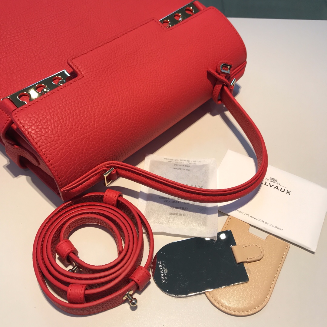 Delvaux empete MM swift calf leather Belgian 🇧🇪 Royal brand With matching shoulder strap, mirror and small pendant. Sheepskin lining Size: 28*10.5*21.5 7 Delvaux empete MM swift calf leather Belgian 🇧🇪 Royal brand With matching shoulder strap, mirror and small pendant. Sheepskin lining Size: 28*10.5*21.5 - Image 7