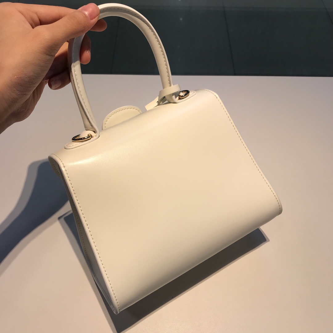 Delvaux Version~Snow White/Gold Button Belgian 🇧🇪 Royal brand Size 20 5 Delvaux Version~Snow White/Gold Button Belgian 🇧🇪 Royal brand Size 20 - Image 5