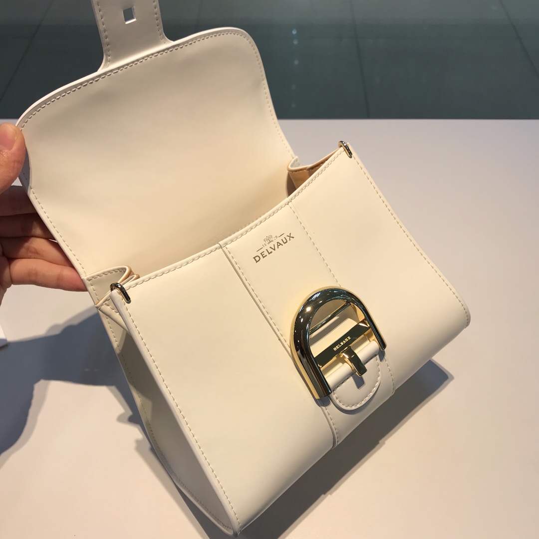 Delvaux Version~Snow White/Gold Button Belgian 🇧🇪 Royal brand Size 20 8 Delvaux Version~Snow White/Gold Button Belgian 🇧🇪 Royal brand Size 20 - Image 8