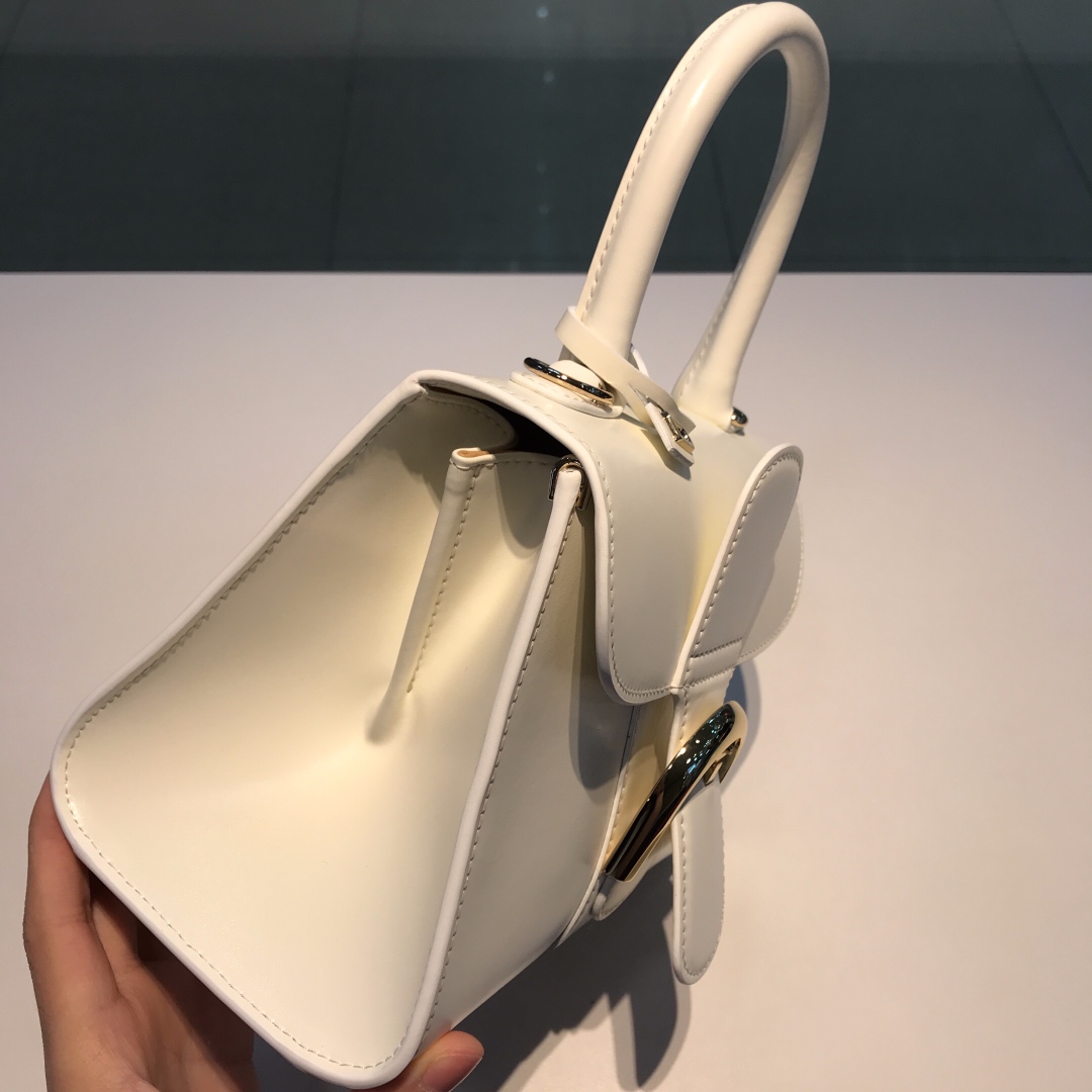 Delvaux Version~Snow White/Gold Button Belgian 🇧🇪 Royal brand Size 20 7 Delvaux Version~Snow White/Gold Button Belgian 🇧🇪 Royal brand Size 20 - Image 7
