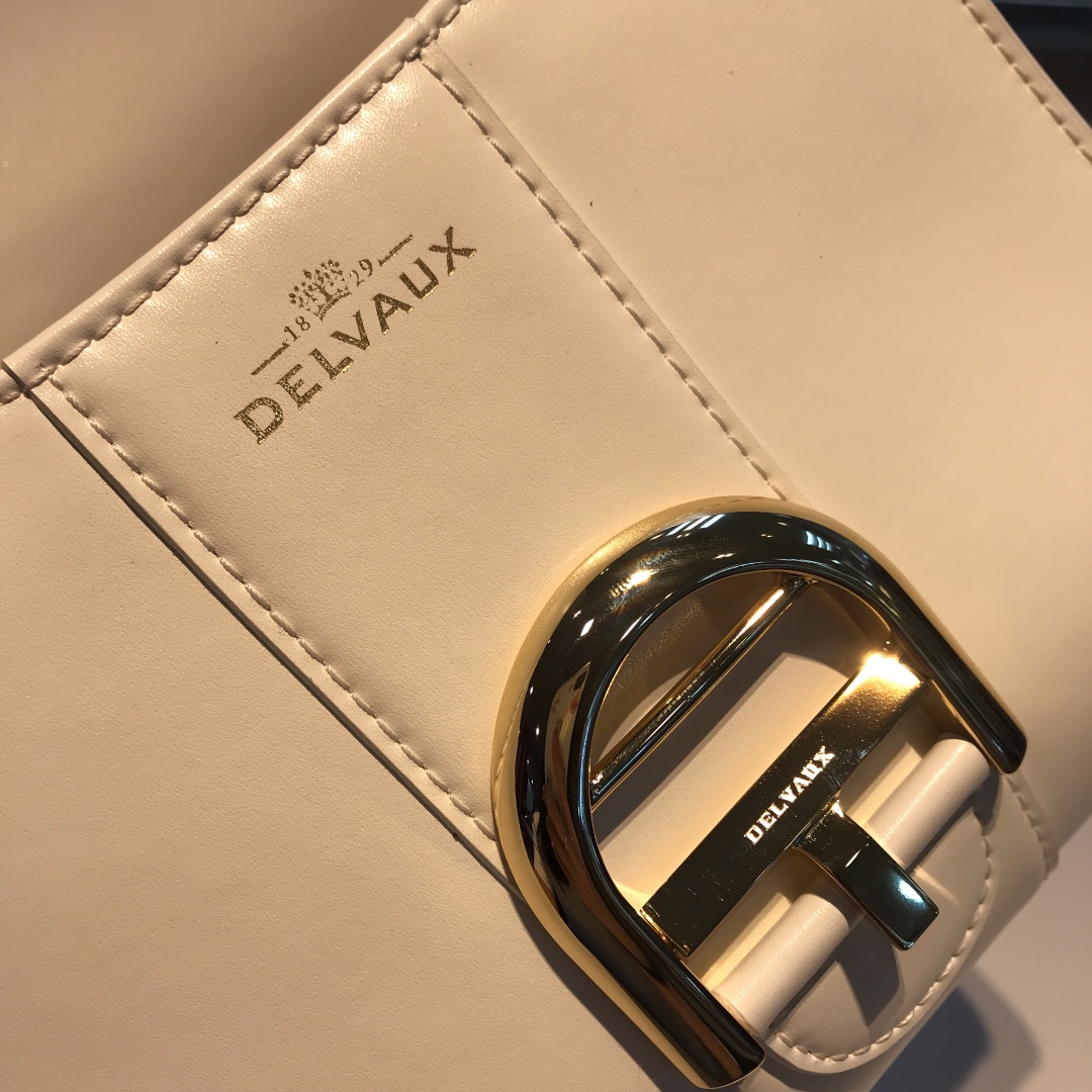Delvaux Version~Snow White/Gold Button Belgian 🇧🇪 Royal brand Size 20 9 Delvaux Version~Snow White/Gold Button Belgian 🇧🇪 Royal brand Size 20 - Image 9