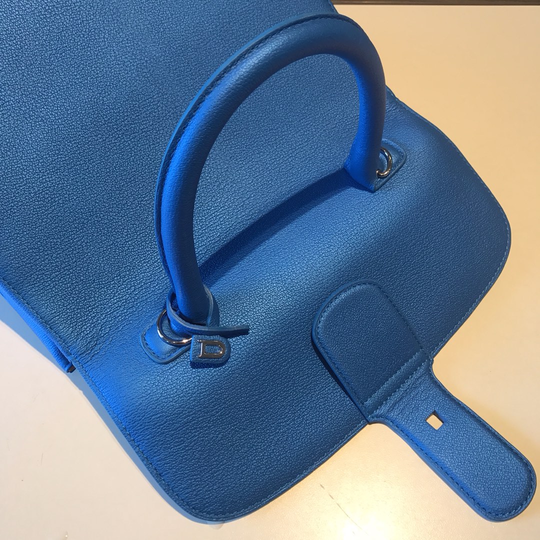 Delvaux brillant togo leather Belgian 🇧🇪 Royal brand Size: M: 28*13.5*22.5 7 Delvaux brillant togo leather Belgian 🇧🇪 Royal brand Size: M: 28*13.5*22.5 - Image 7