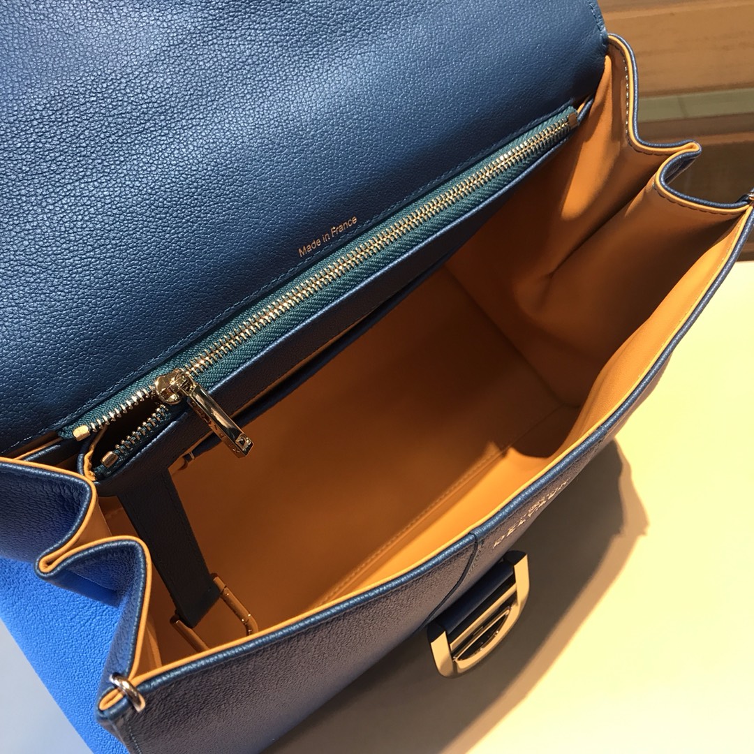Delvaux brillant togo leather Belgian 🇧🇪 Royal brand Size: M: 28*13.5*22.5 3 Delvaux brillant togo leather Belgian 🇧🇪 Royal brand Size: M: 28*13.5*22.5 - Image 3