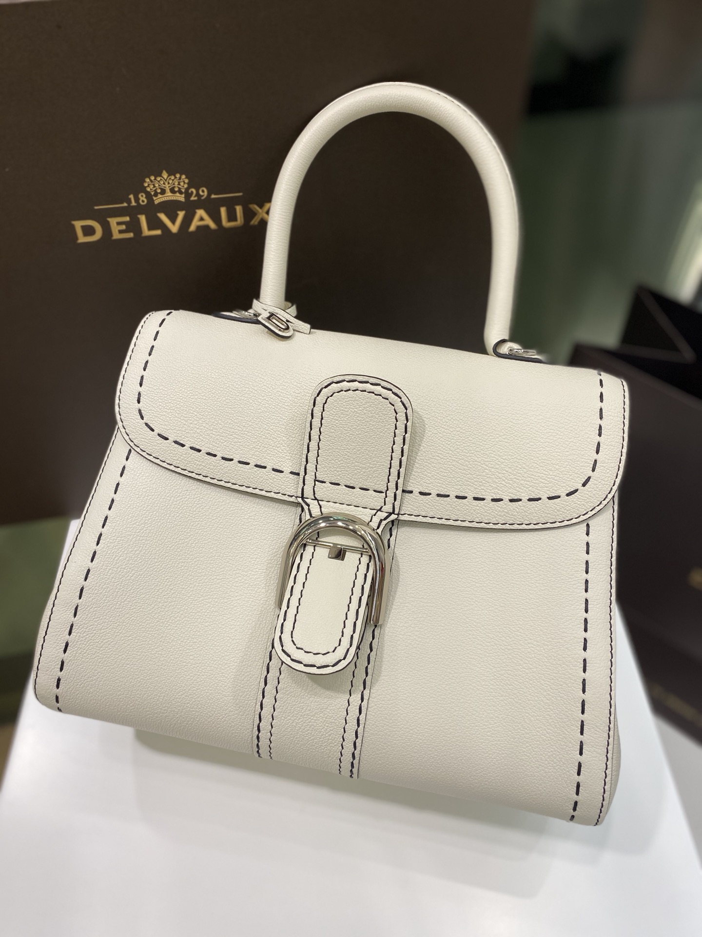 Delvaux rillant outer seam white 🇧🇪Belgian royal brand, low-key luxury, semi-hand-sewn wax thread craftsmanship Size: 28cm
