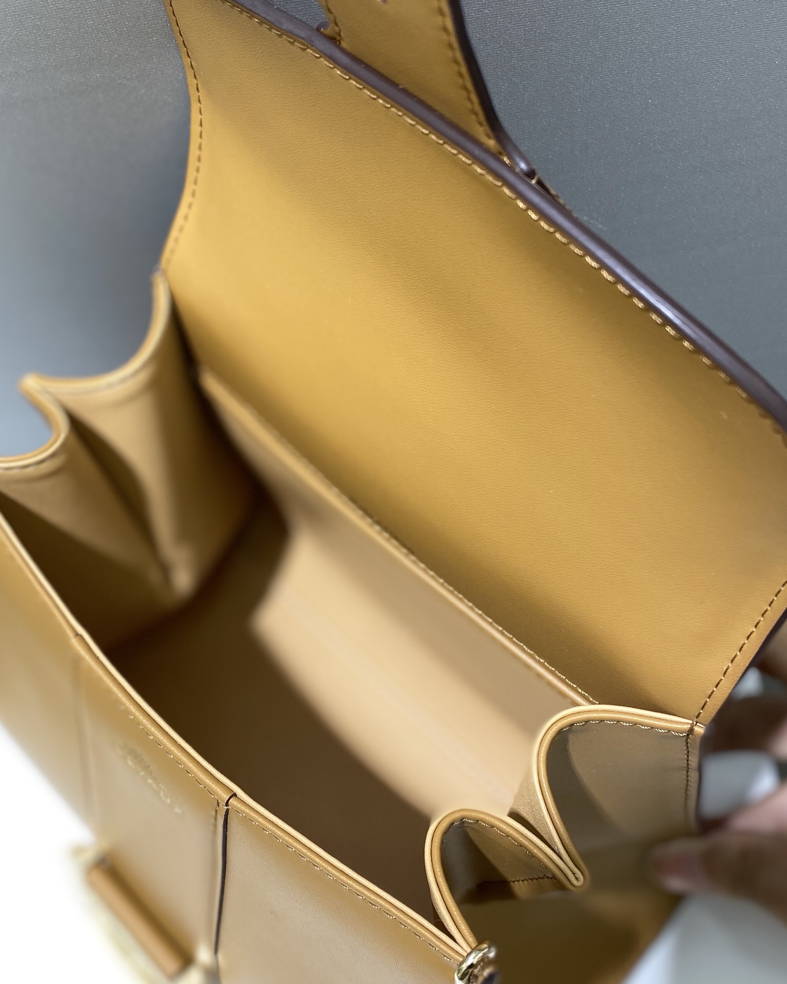 Delvaux version~Caramel gold button Belgian 🇧🇪 Royal brand Size 20 3 Delvaux version~Caramel gold button Belgian 🇧🇪 Royal brand Size 20 - Image 3